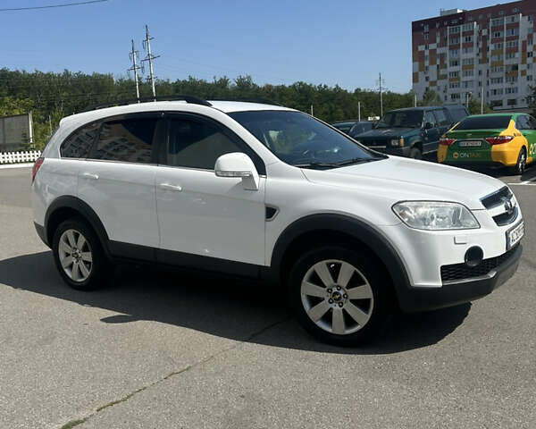 Білий Шевроле Каптіва, об'ємом двигуна 1.99 л та пробігом 258 тис. км за 11000 $, фото 1 на Automoto.ua