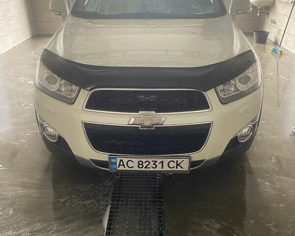 Белый Шевроле Каптива, объемом двигателя 2.23 л и пробегом 170 тыс. км за 10750 $, фото 1 на Automoto.ua