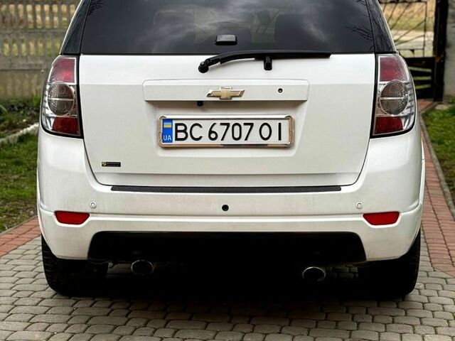 Белый Шевроле Каптива, объемом двигателя 2.2 л и пробегом 314 тыс. км за 9950 $, фото 1 на Automoto.ua