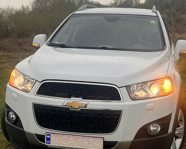 Белый Шевроле Каптива, объемом двигателя 2.19 л и пробегом 208 тыс. км за 10400 $, фото 1 на Automoto.ua