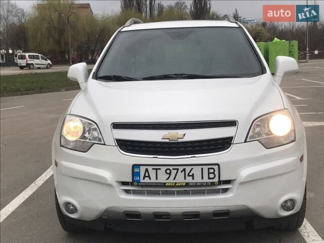 Белый Шевроле Каптива, объемом двигателя 3 л и пробегом 156 тыс. км за 8900 $, фото 1 на Automoto.ua