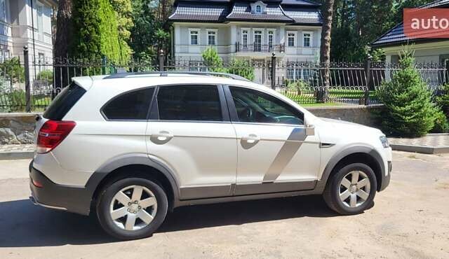 Білий Шевроле Каптіва, об'ємом двигуна 2.38 л та пробігом 250 тис. км за 11700 $, фото 1 на Automoto.ua