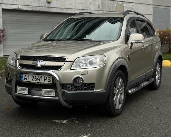 Бежевый Шевроле Каптива, объемом двигателя 2.4 л и пробегом 150 тыс. км за 8700 $, фото 1 на Automoto.ua