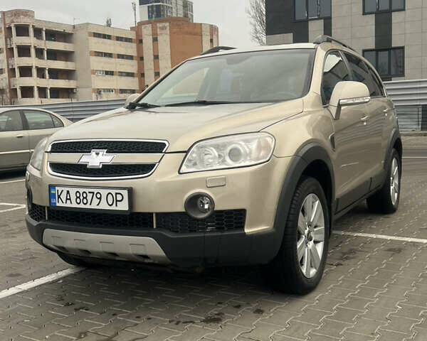 Бежевий Шевроле Каптіва, об'ємом двигуна 3.2 л та пробігом 197 тис. км за 7200 $, фото 1 на Automoto.ua