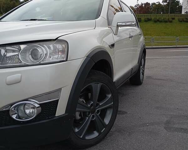 Бежевий Шевроле Каптіва, об'ємом двигуна 2.2 л та пробігом 250 тис. км за 11500 $, фото 1 на Automoto.ua