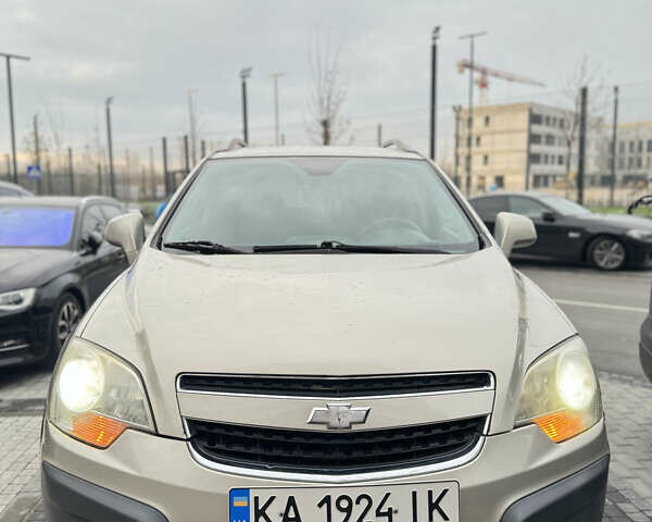 Бежевый Шевроле Каптива, объемом двигателя 2.38 л и пробегом 247 тыс. км за 9000 $, фото 1 на Automoto.ua