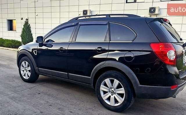 Черный Шевроле Каптива, объемом двигателя 3.2 л и пробегом 260 тыс. км за 7800 $, фото 1 на Automoto.ua