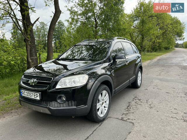 Черный Шевроле Каптива, объемом двигателя 1.99 л и пробегом 325 тыс. км за 7450 $, фото 1 на Automoto.ua