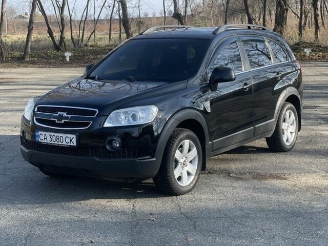 Черный Шевроле Каптива, объемом двигателя 2 л и пробегом 245 тыс. км за 10450 $, фото 1 на Automoto.ua