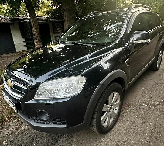 Чорний Шевроле Каптіва, об'ємом двигуна 2.4 л та пробігом 100 тис. км за 9500 $, фото 1 на Automoto.ua