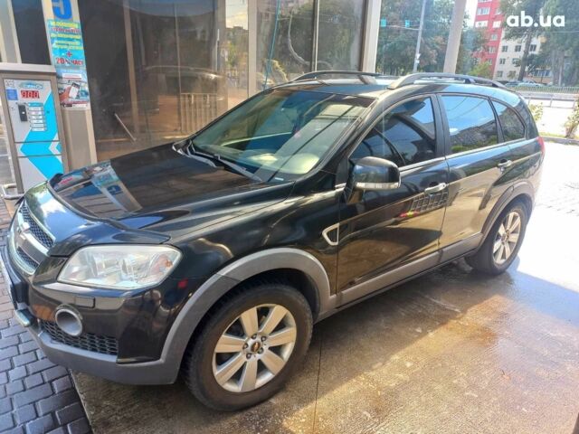 Черный Шевроле Каптива, объемом двигателя 2.4 л и пробегом 180 тыс. км за 8000 $, фото 1 на Automoto.ua