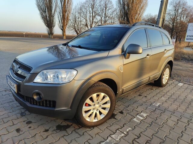 Сірий Шевроле Каптіва, об'ємом двигуна 2.4 л та пробігом 250 тис. км за 7000 $, фото 1 на Automoto.ua