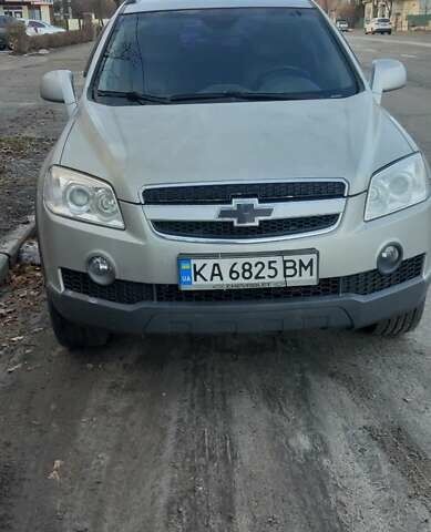 Сірий Шевроле Каптіва, об'ємом двигуна 2.4 л та пробігом 246 тис. км за 7900 $, фото 1 на Automoto.ua