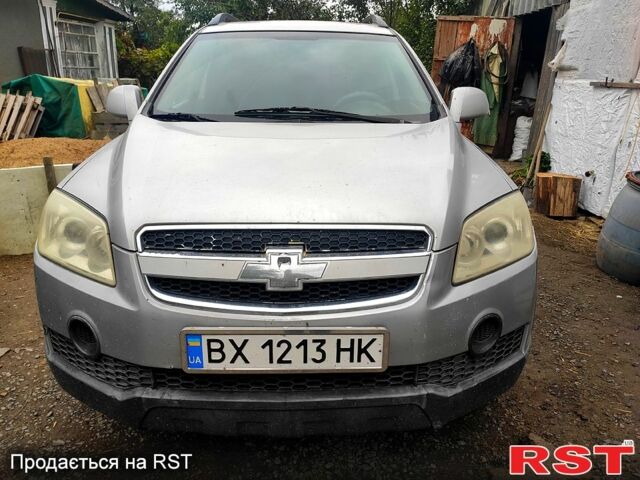 Серый Шевроле Каптива, объемом двигателя 2.4 л и пробегом 318 тыс. км за 8000 $, фото 1 на Automoto.ua