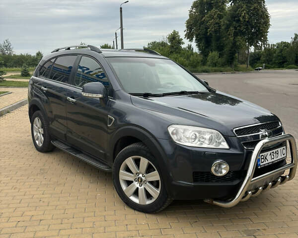 Серый Шевроле Каптива, объемом двигателя 2 л и пробегом 227 тыс. км за 8200 $, фото 1 на Automoto.ua