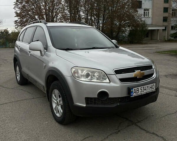 Серый Шевроле Каптива, объемом двигателя 2.41 л и пробегом 235 тыс. км за 7400 $, фото 1 на Automoto.ua