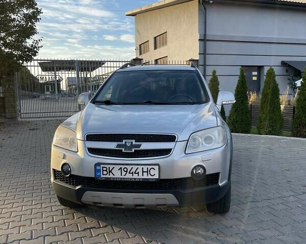 Серый Шевроле Каптива, объемом двигателя 1.99 л и пробегом 350 тыс. км за 8200 $, фото 1 на Automoto.ua
