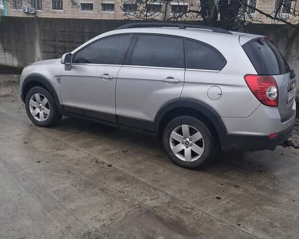 Сірий Шевроле Каптіва, об'ємом двигуна 2.4 л та пробігом 348 тис. км за 6800 $, фото 1 на Automoto.ua