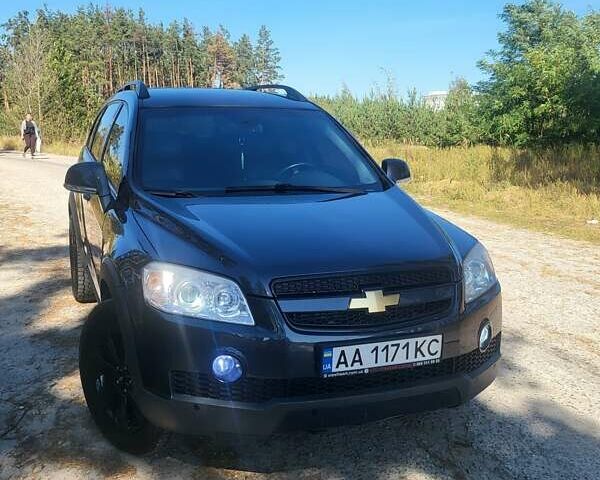 Сірий Шевроле Каптіва, об'ємом двигуна 2 л та пробігом 235 тис. км за 9500 $, фото 1 на Automoto.ua