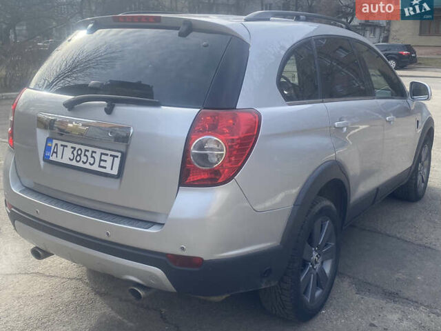 Серый Шевроле Каптива, объемом двигателя 2.4 л и пробегом 270 тыс. км за 10000 $, фото 1 на Automoto.ua
