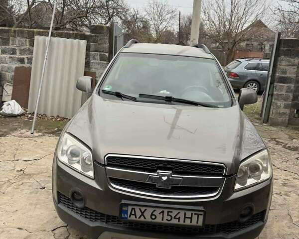 Сірий Шевроле Каптіва, об'ємом двигуна 2.4 л та пробігом 376 тис. км за 8000 $, фото 1 на Automoto.ua