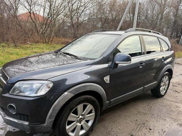 Серый Шевроле Каптива, объемом двигателя 2 л и пробегом 211 тыс. км за 2600 $, фото 1 на Automoto.ua