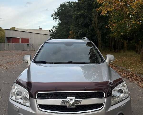 Серый Шевроле Каптива, объемом двигателя 2.41 л и пробегом 198 тыс. км за 7000 $, фото 1 на Automoto.ua