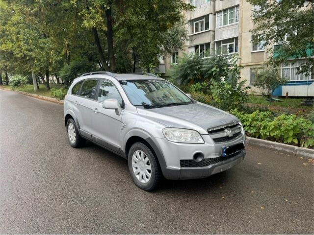 Серый Шевроле Каптива, объемом двигателя 2.4 л и пробегом 196 тыс. км за 3400 $, фото 1 на Automoto.ua