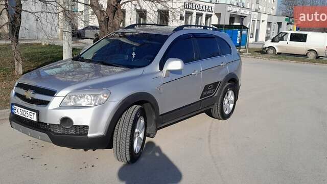 Серый Шевроле Каптива, объемом двигателя 2 л и пробегом 288 тыс. км за 8800 $, фото 1 на Automoto.ua