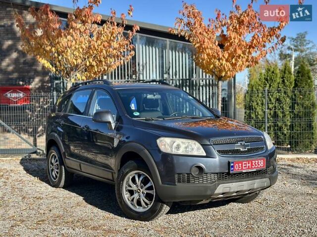 Серый Шевроле Каптива, объемом двигателя 2.4 л и пробегом 195 тыс. км за 7999 $, фото 1 на Automoto.ua