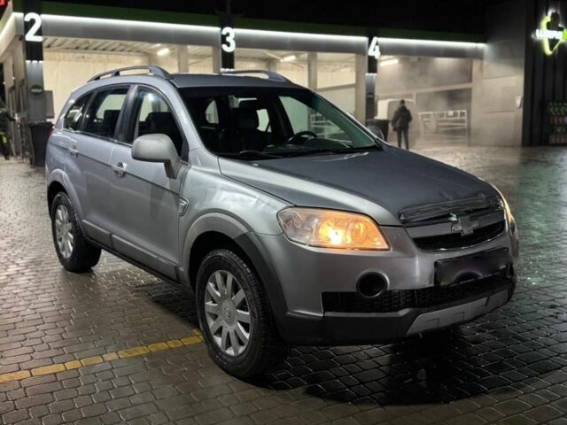 Сірий Шевроле Каптіва, об'ємом двигуна 2.4 л та пробігом 258 тис. км за 2500 $, фото 1 на Automoto.ua
