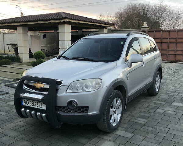 Серый Шевроле Каптива, объемом двигателя 2.41 л и пробегом 350 тыс. км за 7150 $, фото 1 на Automoto.ua
