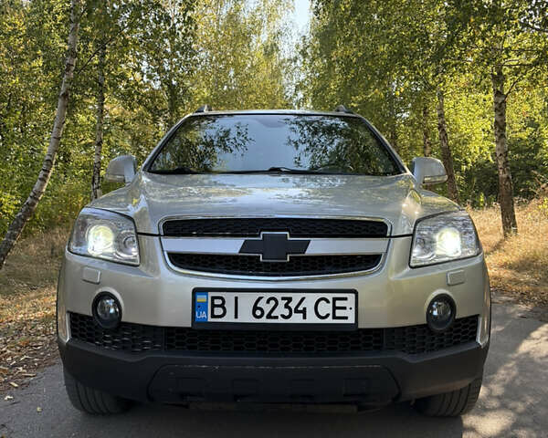Серый Шевроле Каптива, объемом двигателя 3.2 л и пробегом 200 тыс. км за 7900 $, фото 1 на Automoto.ua