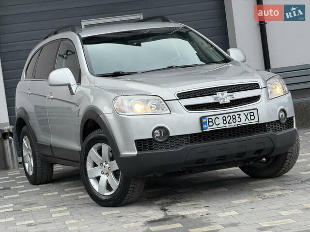Сірий Шевроле Каптіва, об'ємом двигуна 2.4 л та пробігом 150 тис. км за 6750 $, фото 1 на Automoto.ua