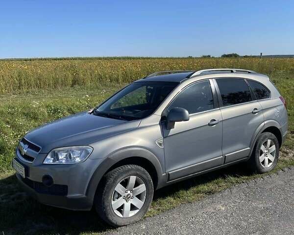 Серый Шевроле Каптива, объемом двигателя 2.4 л и пробегом 210 тыс. км за 8200 $, фото 1 на Automoto.ua