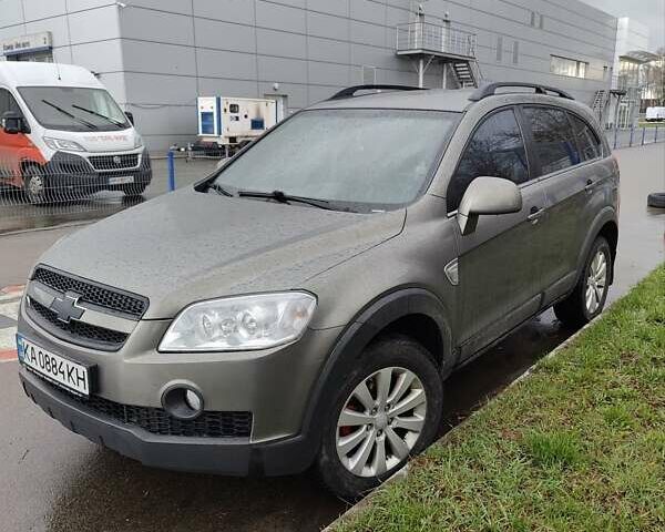 Серый Шевроле Каптива, объемом двигателя 2.4 л и пробегом 250 тыс. км за 7000 $, фото 1 на Automoto.ua