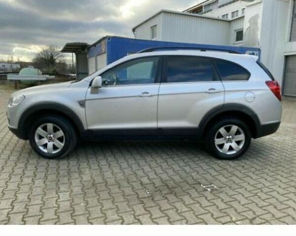 Сірий Шевроле Каптіва, об'ємом двигуна 2 л та пробігом 242 тис. км за 8600 $, фото 1 на Automoto.ua