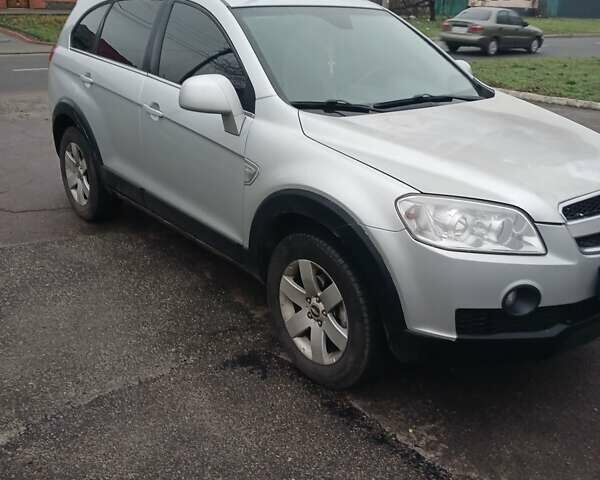 Серый Шевроле Каптива, объемом двигателя 2.4 л и пробегом 191 тыс. км за 7500 $, фото 1 на Automoto.ua