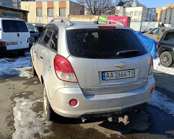Сірий Шевроле Каптіва, об'ємом двигуна 3 л та пробігом 228 тис. км за 4500 $, фото 1 на Automoto.ua