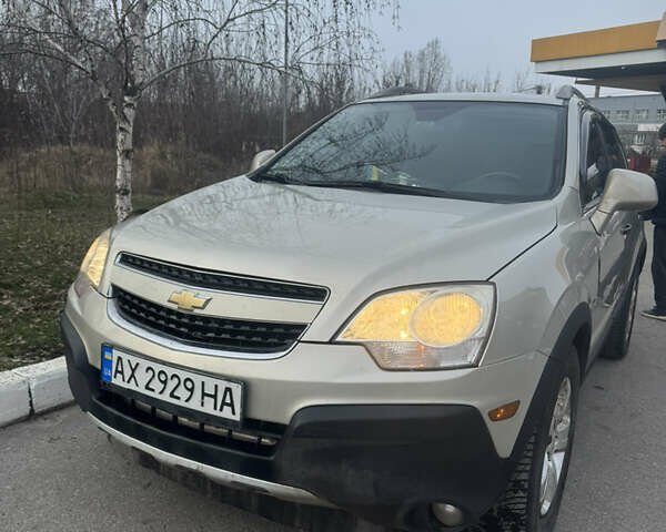 Серый Шевроле Каптива, объемом двигателя 2.38 л и пробегом 187 тыс. км за 9300 $, фото 1 на Automoto.ua