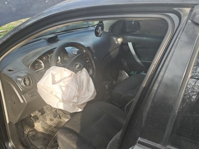 Червоний Шевроле Чєвєттє, об'ємом двигуна 0 л та пробігом 230 тис. км за 1000 $, фото 1 на Automoto.ua