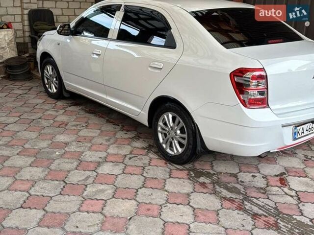 Белый Шевроле Кобальт, объемом двигателя 1.49 л и пробегом 26 тыс. км за 12000 $, фото 1 на Automoto.ua