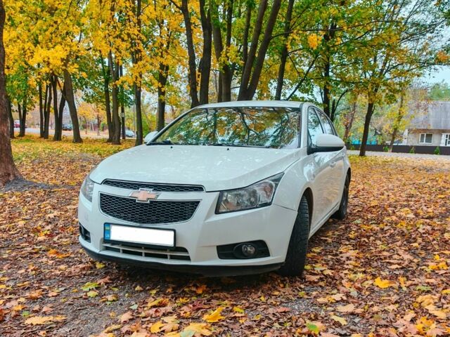 Белый Шевроле Круз, объемом двигателя 1.6 л и пробегом 217 тыс. км за 7000 $, фото 1 на Automoto.ua