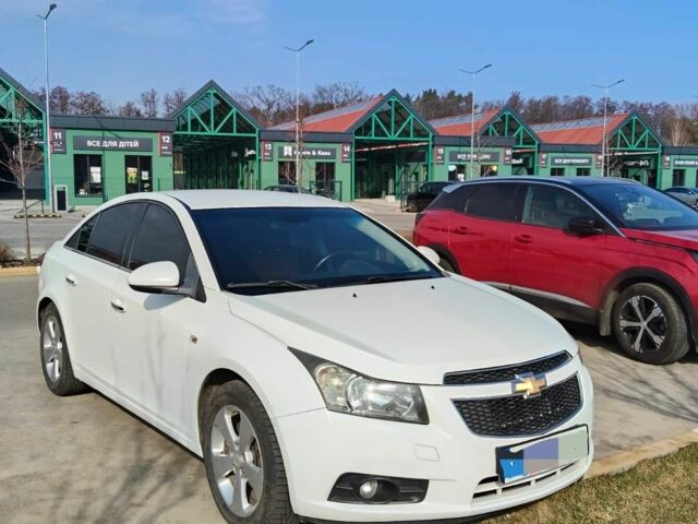 Белый Шевроле Круз, объемом двигателя 1.8 л и пробегом 241 тыс. км за 6800 $, фото 1 на Automoto.ua