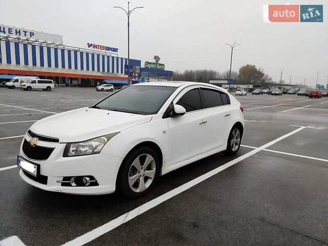 Белый Шевроле Круз, объемом двигателя 1.8 л и пробегом 128 тыс. км за 5700 $, фото 1 на Automoto.ua