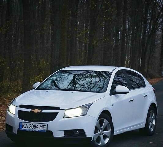 Белый Шевроле Круз, объемом двигателя 1.8 л и пробегом 314 тыс. км за 6750 $, фото 1 на Automoto.ua