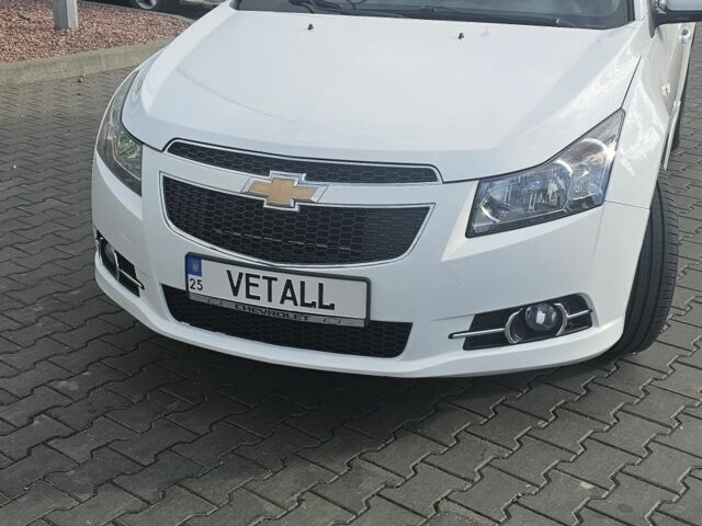 Белый Шевроле Круз, объемом двигателя 1.8 л и пробегом 242 тыс. км за 7300 $, фото 1 на Automoto.ua