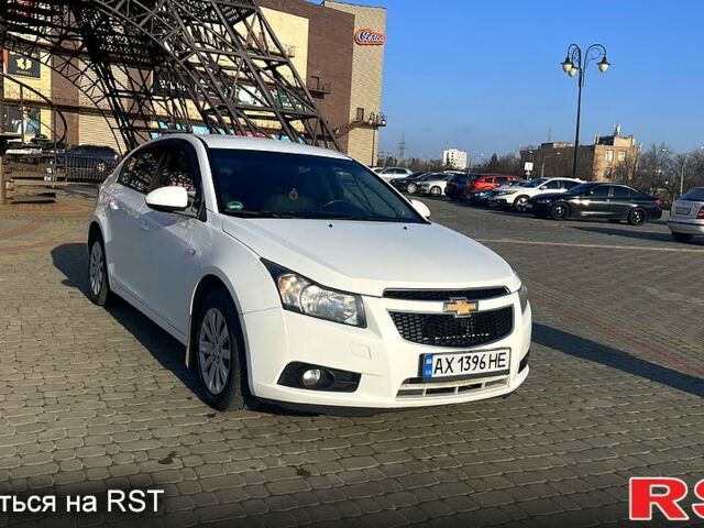 Белый Шевроле Круз, объемом двигателя 1.8 л и пробегом 243 тыс. км за 6700 $, фото 1 на Automoto.ua