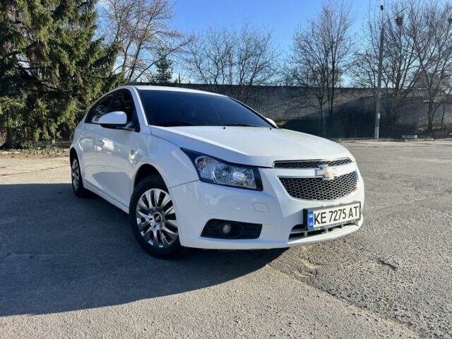 Белый Шевроле Круз, объемом двигателя 1.8 л и пробегом 214 тыс. км за 6000 $, фото 1 на Automoto.ua