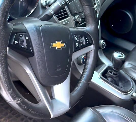 Білий Шевроле Круз, об'ємом двигуна 1.8 л та пробігом 1250 тис. км за 4500 $, фото 1 на Automoto.ua